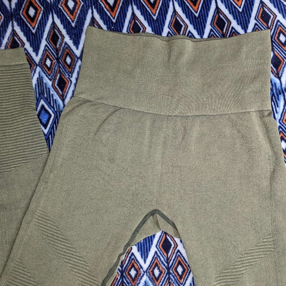Victoria Secret Pink Olive Green Compression Leggings XS - Picture 3 of 8